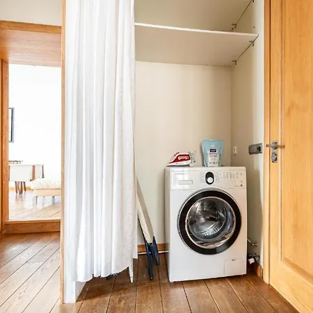 Luxury Square View #18 Apartment *