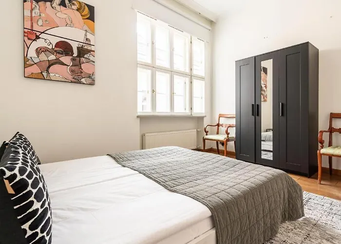 Luxury Square View #18 아파트